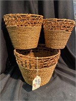 Set of three woven baskets. The big one is 10