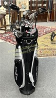Assorted golf clubs with Top Flite bag. Clubs de