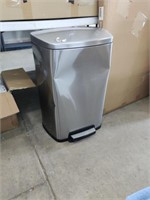 Stainless steel Trash Can Step on To open, Has