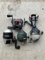 D3)  5 Fishing Reels for Parts