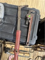 PIPE WRENCH & NAIL PULLER