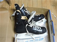 Pair Men's Bauer Size 10 Skates