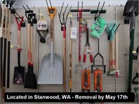 LOT, ASSORTED GARDEN TOOLS IN THIS SECTION