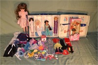 Vintage Barbie and Midge doll case, 6 Barbie and o