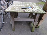 SAW HORSE WORKTABLE WITH HAMMER
