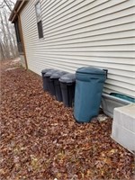 SET OF GARBAGE CANS