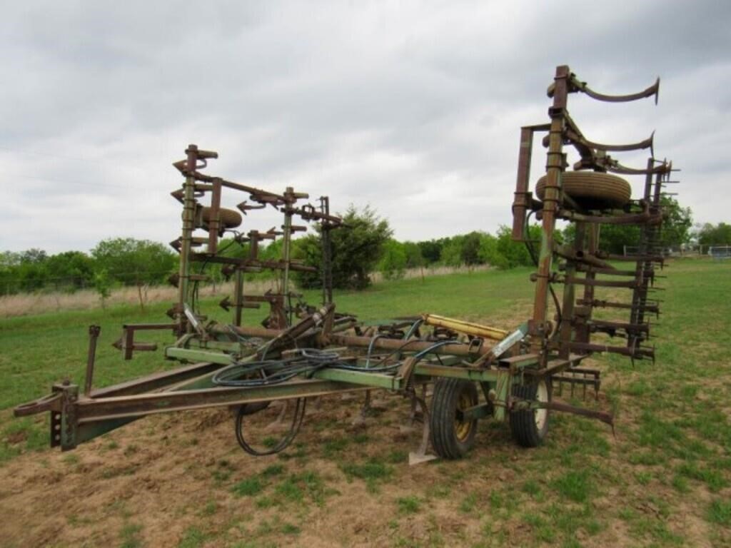 JOHN DEERE 1010 CULTIVATOR