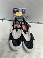 Speedo juniors size S 11-12 shoes
