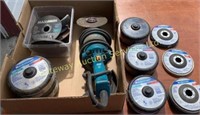 Makita 9005B disc grinder with unused discs