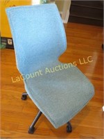 nice office chair w extra pad for seat