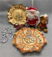 Vintage Christmas Paper Plates Santa & Other