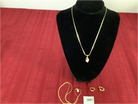 VNTG GOLD TONE NECKLACE & EARRINGS