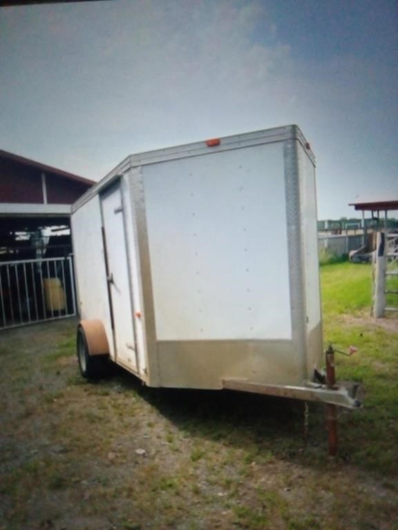 White trailer 6ft by 12ft vnose with ramp