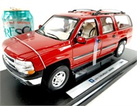 Diecast 1:18 2001 CHEVROLET SUBURBAN, neuf