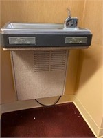 Water Fountain used buyer must take out