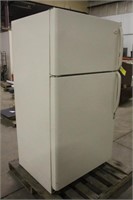 Frigidaire Refrigerator, Approx 36"x31"x67"