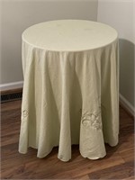 25” Round Table & Cloth