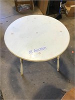White wood short table 32 inch diameter