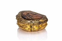 FRENCH GILT METAL SNUFF BOX WITH STONE INSERT