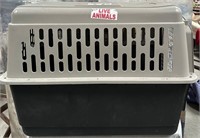 11 - PET CRATE / CARRIER