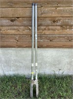 POST HOLE DIGGER WITH METAL HANDLES
