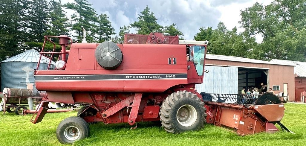 International 1440 Axial-Flow Combine