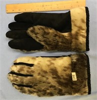Pair of seal fur and leather, lined with fleece me