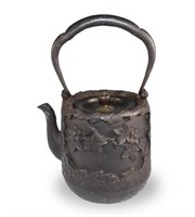 Japanese Iron Teapot by Ryubundo, Meiji Period