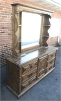 Dresser w/9 Drawers & Mirror VERY NICE!