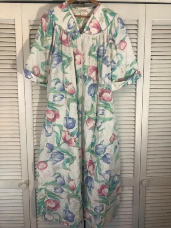 VINTAGE NIGHTGOWNS, HOUSECOATS, SLIPS & MORE - ENDS 7/14/24