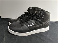 Size 7 Fila tennis shoes