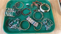 Tray lot of bracelets, copper, polished stone,
