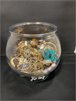 Glass bowl of misc jewelry