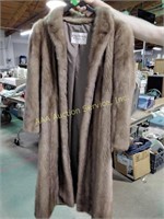 Pappa’s furs full pastel male mink coat, Fort