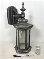 Quorum 7827-1-72 1-light outdoor wall lantern,