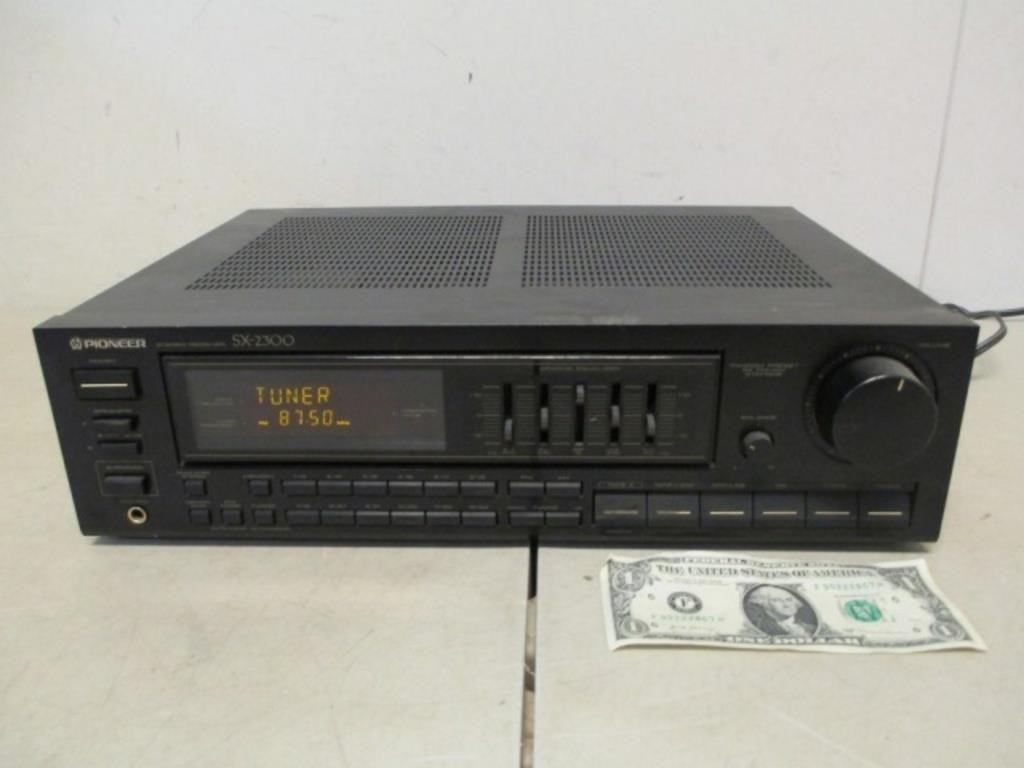 Pioneer SX-2300 Stereo Receiver - Powers On -