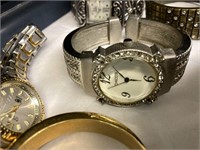 LADIES WATCHES LOT /  10 PCS