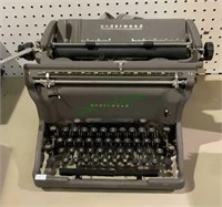 Vintage Underwood typewriter - space bar needs to