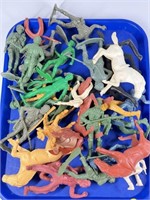 ASSORTMENT OF LARGE SIZE PLAYSET FIGURES