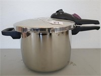 Splended Preasure Cooker With Manuals.