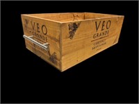 Vintage vineyard box with handles