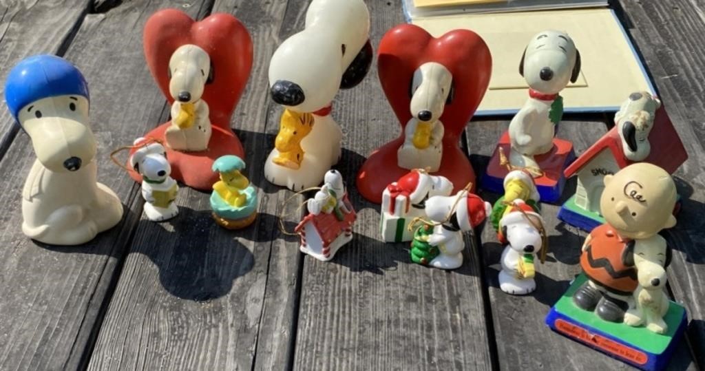 Peanuts, Snoopy, Charlie Brown Figurines