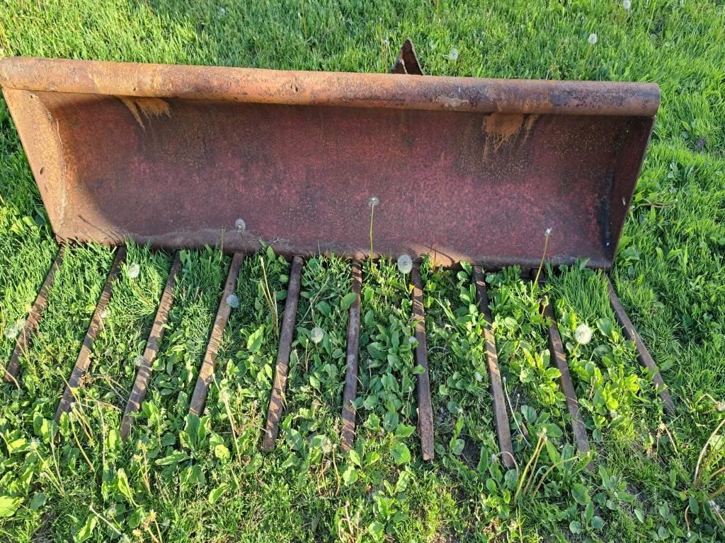 Manure forks bucket