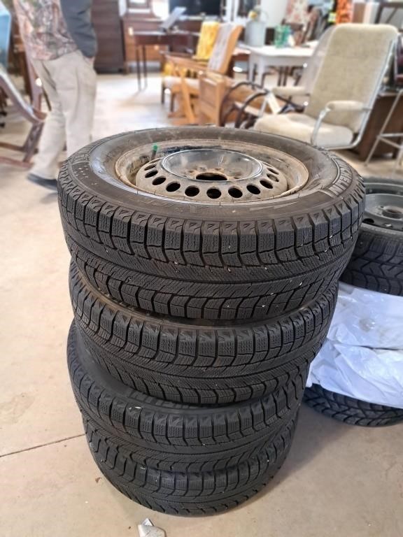 4 Michelin winter tires, Buick rims 205-70R 15