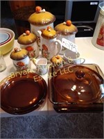 Mushroom canister and and 5 Pyrex dishes