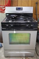 WHIRLPOOL GOLD ACCUBAKE STAINLESS STEEL GAS STOVE