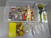 Large grouping of modern Rapala and other fishing