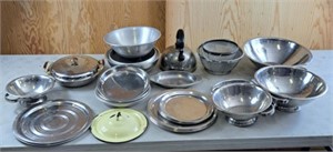 Collection of kitchen ware