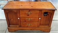 11 - LANE BLANKET CHEST