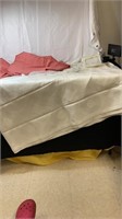 Vintage tablecloth / linens/ placemats
